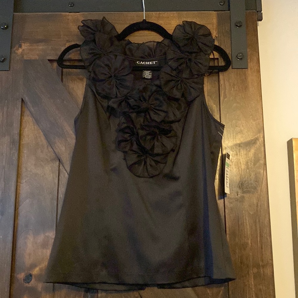 Cachet sleeveless size 8 black tank with fun detail